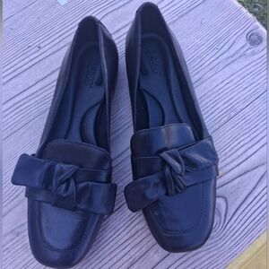Born  Black Bow-Trim Women's Loafers